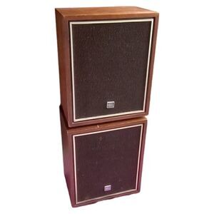 Set of two vintage Ross bookshelf speakers.